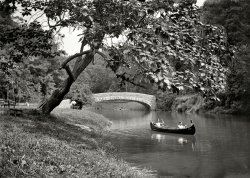 Philadelphia circa 1906. "Hermit Lane Bridge on the Wissahickon." 5x7 inch dry plate glass negative, Detroit Publishing Company. View full size.