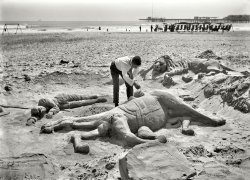The Jersey Shore circa 1906. "A sand man -- Atlantic City." The Michelangelo of sand sculpture. Detroit Publishing glass negative. View full size.