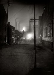Pittsburgh, Pennsylvania, circa 1907. "A Mill Street." Fifty Shades of Black. 7x5 inch glass negative, Detroit Publishing Company. View full size.