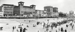Circa 1915. "The beach and Boardwalk, Atlantic City." Back to the beach with another high-resolution panorama, this one made from two 8x10 inch glass negatives. Detroit Publishing Company. View full size.